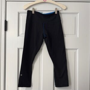 Lululemon Black/Blue Capri Leggings - Size 4 Double-sided 21” Inseam Back Pocket
